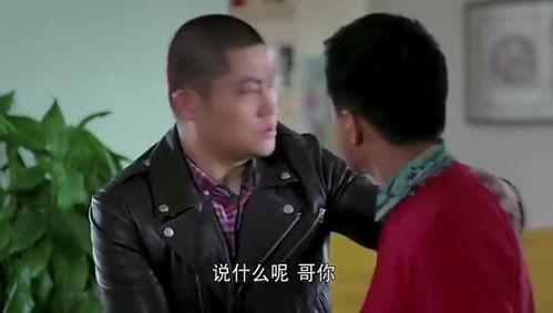 单人单坐吃瓜看戏,静赏戏中人生百态