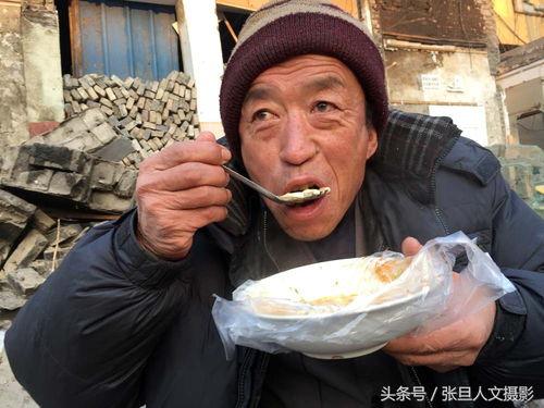 洛阳大爷吃瓜事件,一场引发全民热议的网络奇观