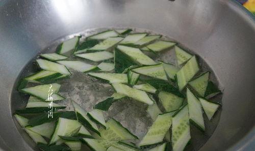 晚饭后吃小瓜,清新解腻的夏日美味