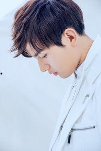 成毅吃瓜照片高清