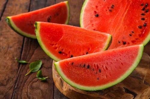 果摊吃瓜,品味生活，尽享瓜果飘香