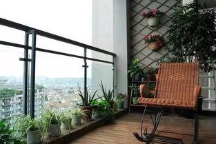 小伙阳台吃瓜后续,小伙吃瓜后续引发网友热议