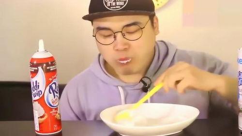 韩国胖哥吃蜜瓜,甜蜜对决引网友热议