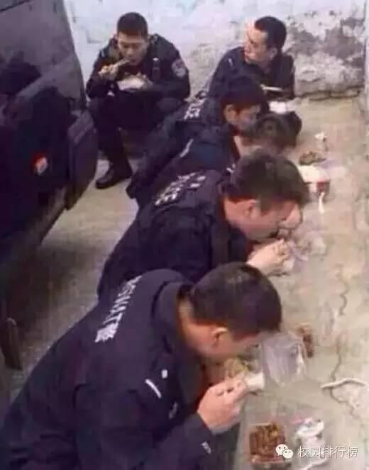 警察聚集吃瓜视频大全,趣味横生视频大盘点