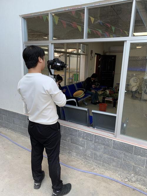 驾校教练吃瓜视频,吃瓜视频引发网友热议