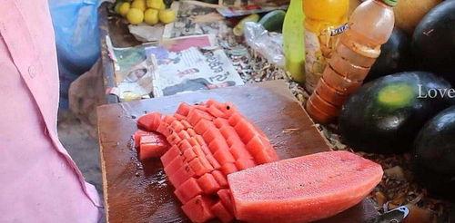 街边吃瓜图片,一图看尽人间烟火