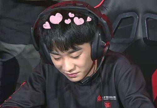 gemini吃瓜梦泪,瓜田里的电竞传奇